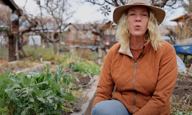 Bezczelna matka, źródło: YouTube/Ali's Organic Garden & Homestead