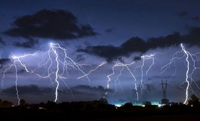 Oberwanie chmury nad Polską. Wydano alarm drugiego stopnia. Trzeba będzie uważać