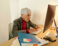 "Nie znoszę wizyt mojej teściowej, bo zawsze urządza nam w domu inspekcję": Nawet dzieci, gdy słyszą "babcia idzie", od razu zaczynają udawać chore