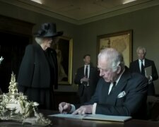 Camilla i Charles III / YouTube:  Guardian News