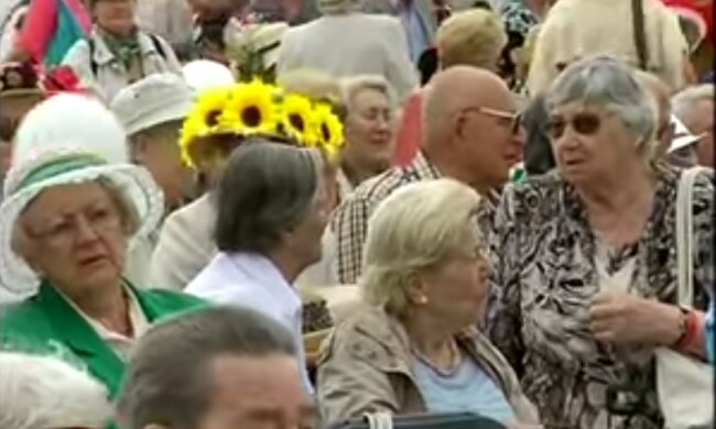 Seniorzy/screen Youtube @Superstacja