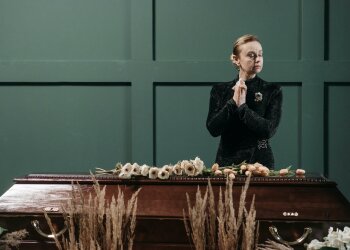 Z życia wzięte. "Teściowa chciała zrobić ze mnie wieczną wdowę, którą da się prowadzić za rękę": Ja wybrałam uśmiech, oddech i własne granice