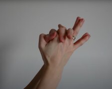 Jak powinny wyglądać dłonie? / YouTube:  Malgorzata Kospin