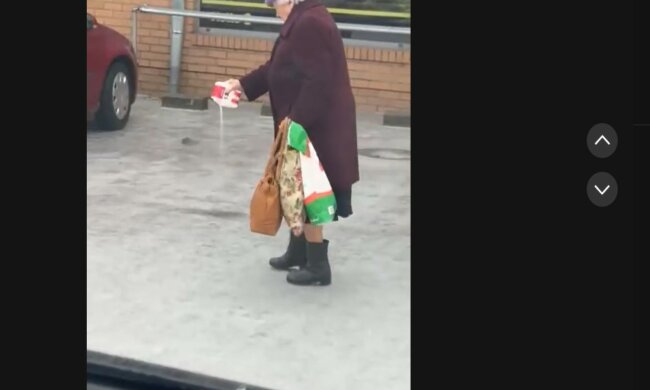 To wideo ma już 600 tys. odsłon. Wszystko przez zachowanie starszej pani