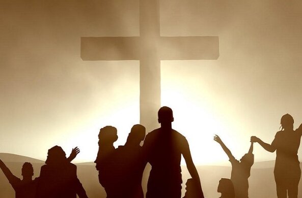 Niewarygodne! Mężczyzna połamał krzyż w kościele - teraz sąd go uniewinnił