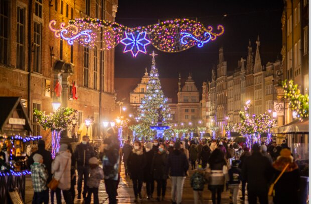 Świąteczny klimat już w Gdańsku. Miasto rozświetlone iluminacjami