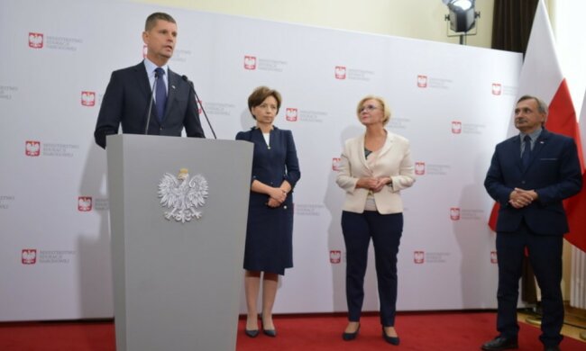 Ważna wiadomość dla wielu Polaków. Rząd przedłużył dodatkowy zasiłek opiekuńczy. Do kiedy jest dostępny i kogo obejmie