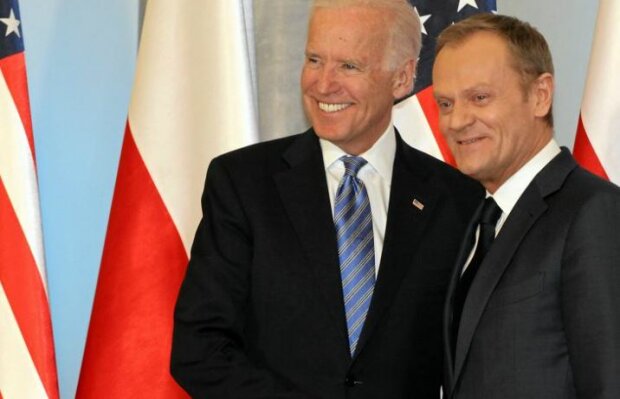 Donald Tusk i Joe Biden. Źródło: wyborcza.pl