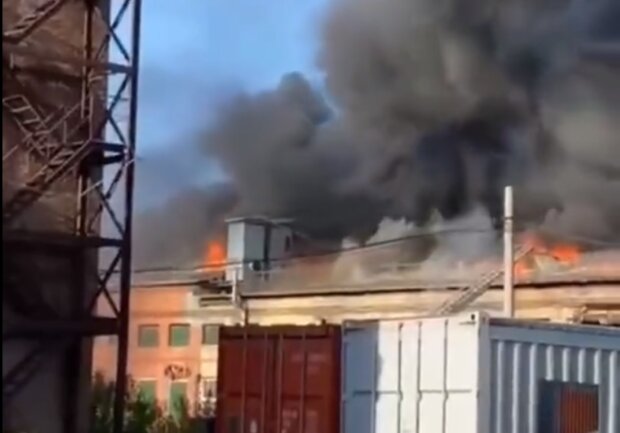 Pożar zakładów chemicznych w Rosji/Twitter @ Globusnews