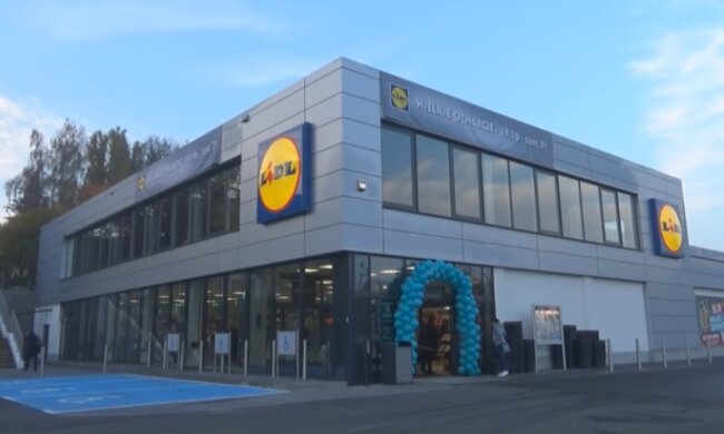 Nowe godziny otwarcia dyskontów. Źródło: YouTube