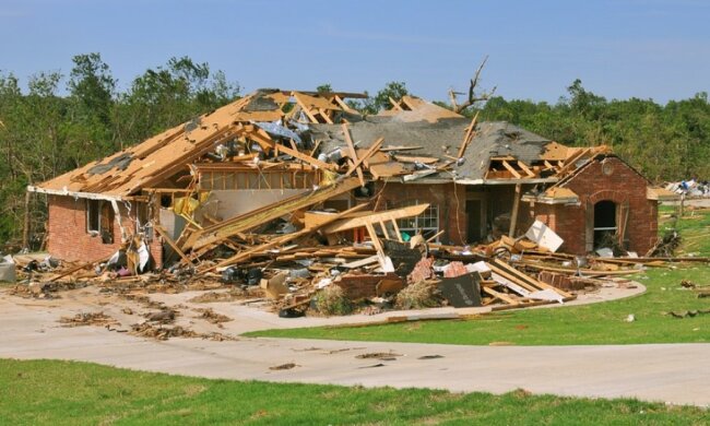 Zniszczenia po trąbie powietrznej/screen PIxabay