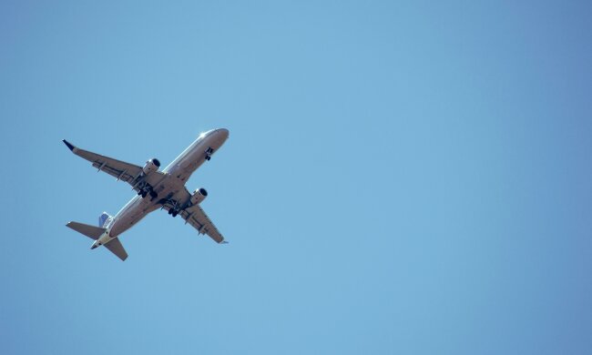 Awaryjne lądowanie Boeinga 757. Pasażerowie przeżyli chwile grozy w powietrzu