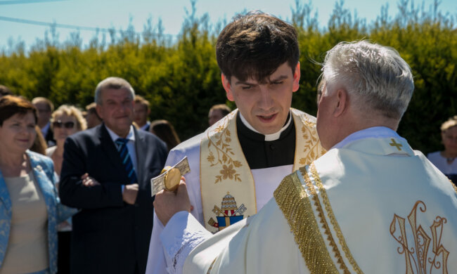 "Moja reputacja jako księdza jest zdruzgotana przez plotki i domysły." Ksiądz Tymoteusz Szydło wyjawia prawdziwe powody odejścia z kościoła