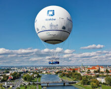 Kraków: właściciel rozerwanego balonu widokowego szacuje straty. Sobotnia burza zaskoczyła wszystkich [WIDEO]