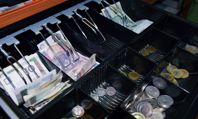 Stacja TVN ostrzega Polaków. Klienci dwóch sklepów mogą stracić sporo pieniędzy