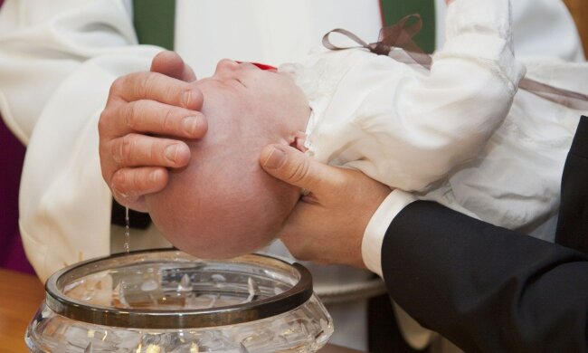 Urządzili chrzciny podczas kawarantanny. Teraz muszą słono zapłacić... Źródło: Pixaby