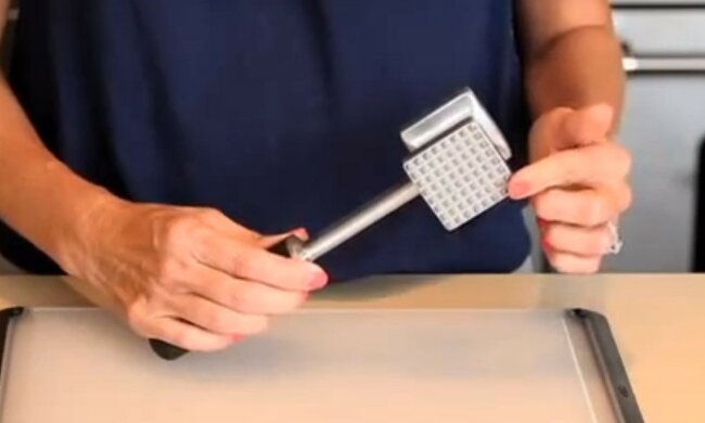 Tłuczek do mięsa / YouTube: QForma Sklep