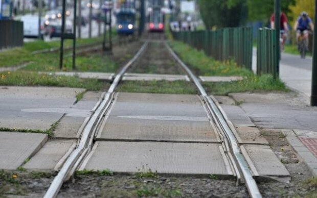 Kraków: trwają prace przy torowisku. Dwa tramwaje będą jeździły zmienioną trasą. Pasażerowie muszą się liczyć z utrudnieniami