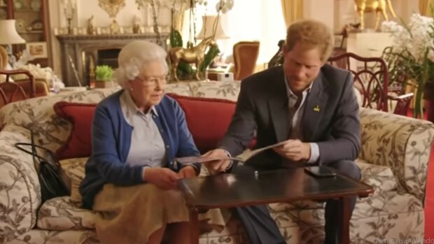Królowa Elżbieta II i Książę Harry, screen Youtube @VOANews