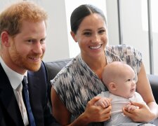 Książę Harry i księżna Meghan opublikowali zdjęcie z synkiem. Internauci zwrócili uwagę na luksusową stylizację chłopca