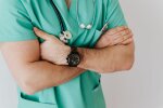 Lekarze z SOR ostrzegają przed takim bólem. Pięć sygnałów, których nie wolno ignorować