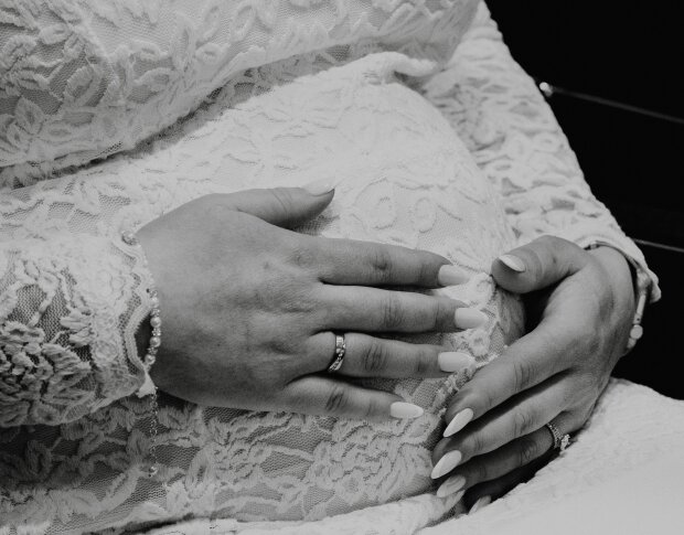 Z życia wzięte. "Teściowa w wieku 50 lat zaszła w ciążę": Wszyscy udają szczęście, tylko ja mówię głośno, że to szaleństwo