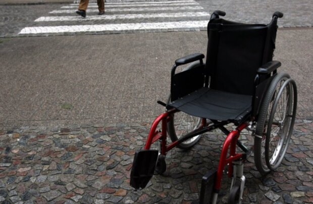 Wózek inwalidzki. Screen: natemat.pl