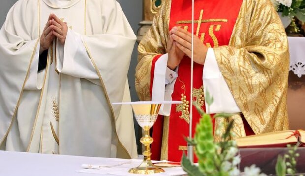 Czy po pasterce powinniśmy iść jeszcze do kościoła? Obowiązki katolików w Boże Narodzenie 2019