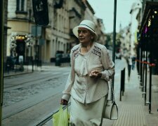 Z życia wzięte. "Córka zabrała mnie do siebie tylko na chwilę": Minęły lata, a ja wciąż nie wróciłam do domu