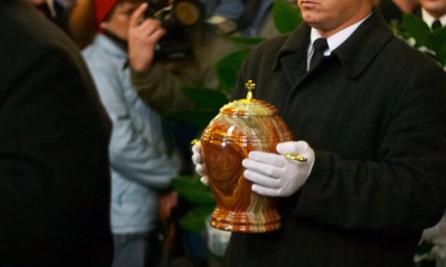 Trudne chwile rodzin osób, które odeszły z powodu koronawirusa. Bliscy nie mają możliwości pożegnania