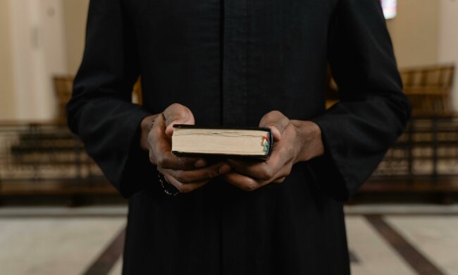 Z życia wzięte. "Zrzuciłem sutannę dla kobiety, wierząc, że to miłość": Bóg pokazał mi, jak okrutna potrafi być kara