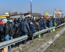 Niewiarygodne tłumy na przejściu granicznym w Dorohusku. Czy Ukraincy zdążą wrócić do kraju? Już wkrótce zostaną zamknięte granice