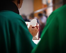 Z życia wzięte. "Komunia wnuka była na bogato": Mnie nie zaproszono, bo podobno wstyd było pokazać moje sklejone buty