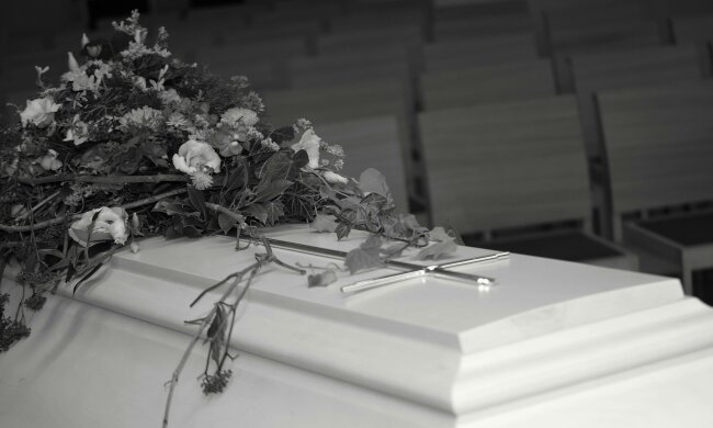 Z życia wzięte. "Matka nie zdążyła jeszcze spocząć w grobie": A narzeczona pokazała swoje prawdziwe oblicze