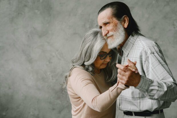 Z życia wzięte. "Ojciec przez 40 lat nie kupił mamie ani jednej róży": Myślałam, że był skąpy, ale prawda bolała bardziej