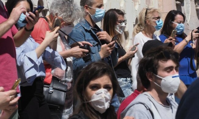 Obowiązek noszenia maseczek zniesiony, wirusolodzy przeciwni/screen Pxhere