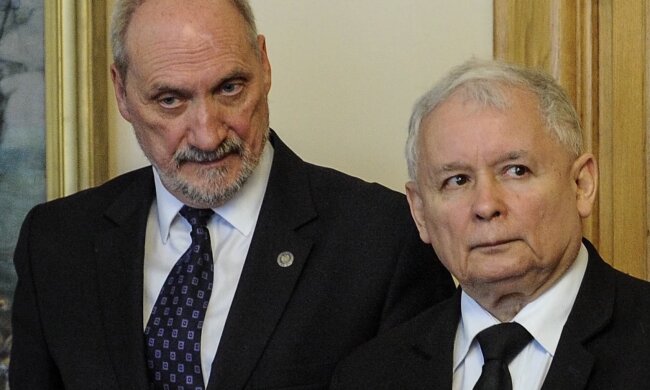 Antoni Macierewicz i Jarosław Kaczyński. Źródło: youtube.com