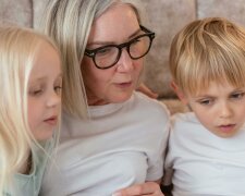 Z życia wzięte. "Zostawiłam dzieci mamie, by odpocząć na wakacjach": Po powrocie wręczyła mi rachunek