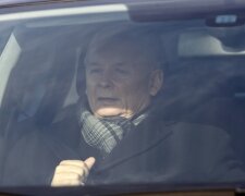 Jarosław Kaczyński przyłapany… z papierosem!