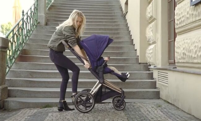 Mama, źródło: YouTube/ Little Treasures Baby Shop