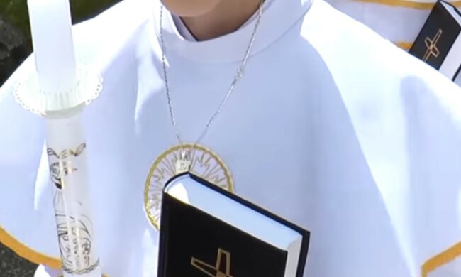 Pierwsza komunia/YouTube @Karol Krajewski