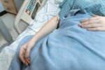 "Zostawiam ci dom. Tylko proszę, nie porzuć chorej siostry" – wyszeptała matka przed odejściem. Obiecałem, chociaż chciałem od tego wszystkiego uciec