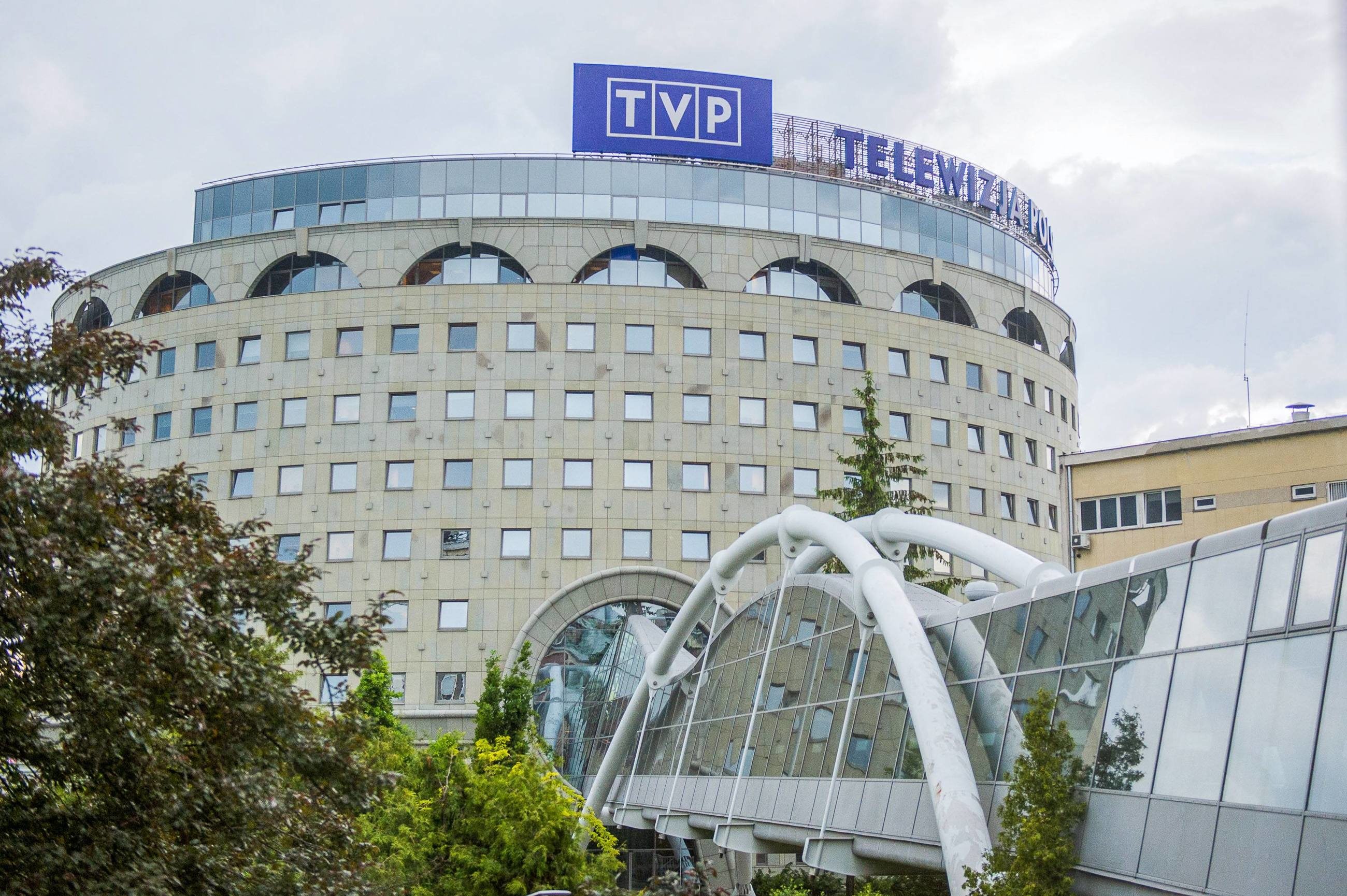 Prezenterzy telewizyjni z TVP spotykają się ze sobą po pracy. Paparazzi