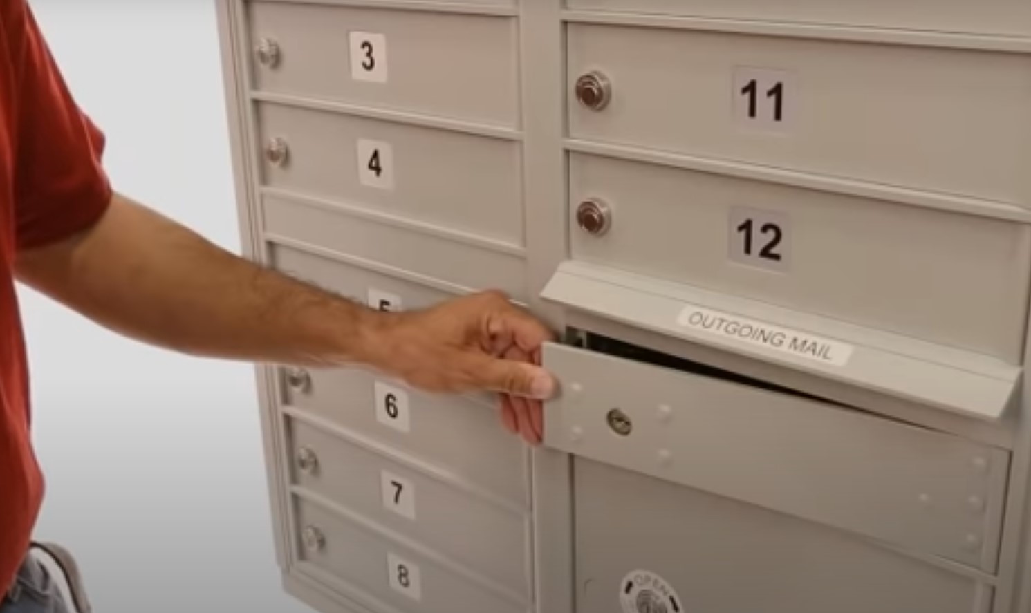 Mieszkańcy bloków muszą uważać. Taki list w skrzynce może oznaczać duże straty finansowe