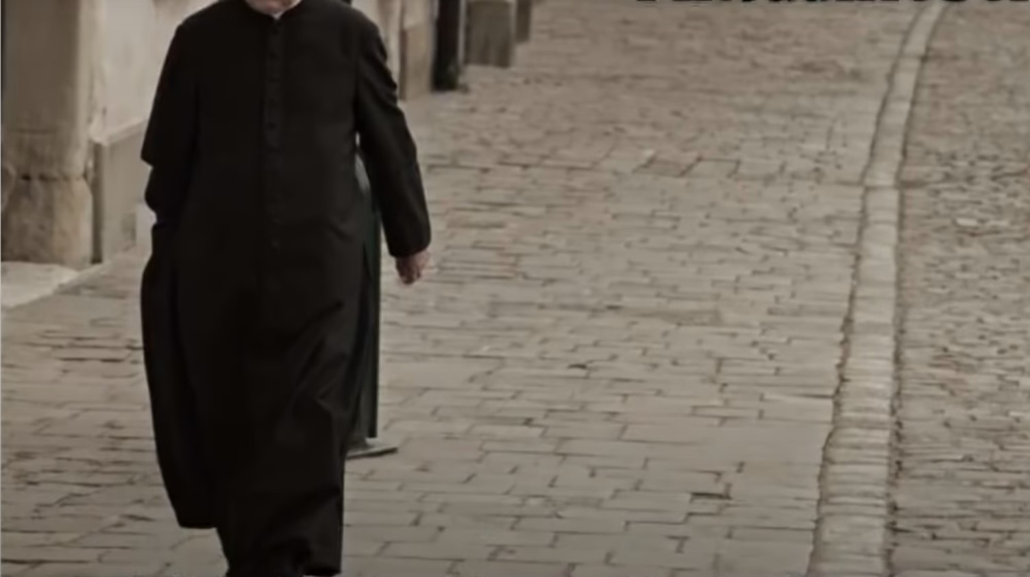 Kontrowersyjne nagranie z księdzem i psem. Prokuratura zakończyła sprawę
