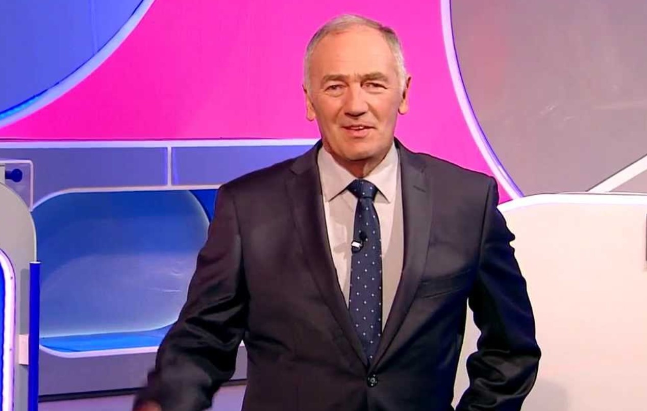 "Familiada" znów pod ostrzałem widzów. W centrum krytyki Karol Strasburger