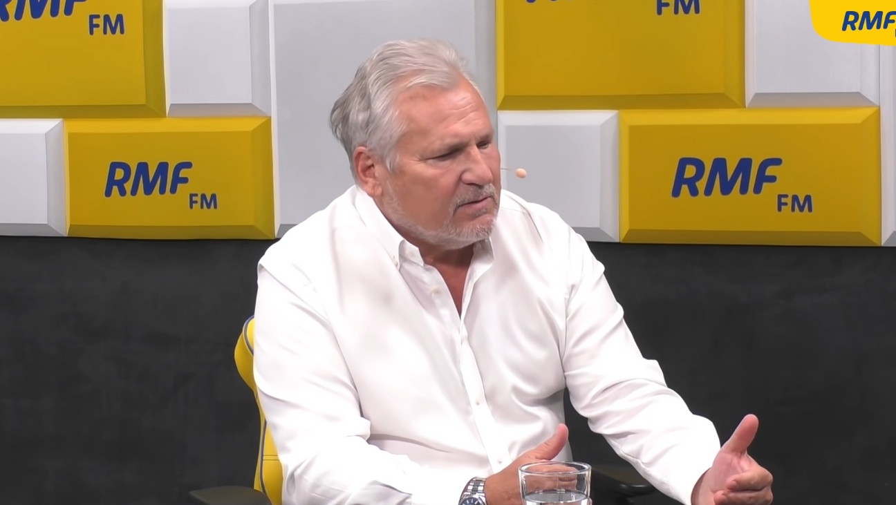 Taką emeryturę dostaje Aleksander Kwaśniewski. Mimo to wciąż pracuje
