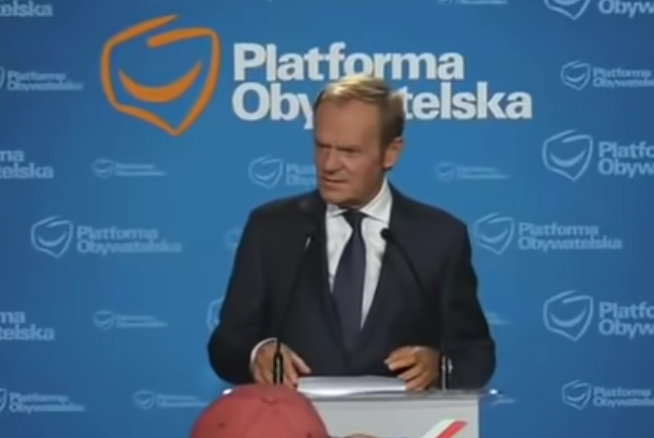 Symboliczny cios Tuska. Trzy słowa wystarczyły, by zawstydzić Nawrockiego