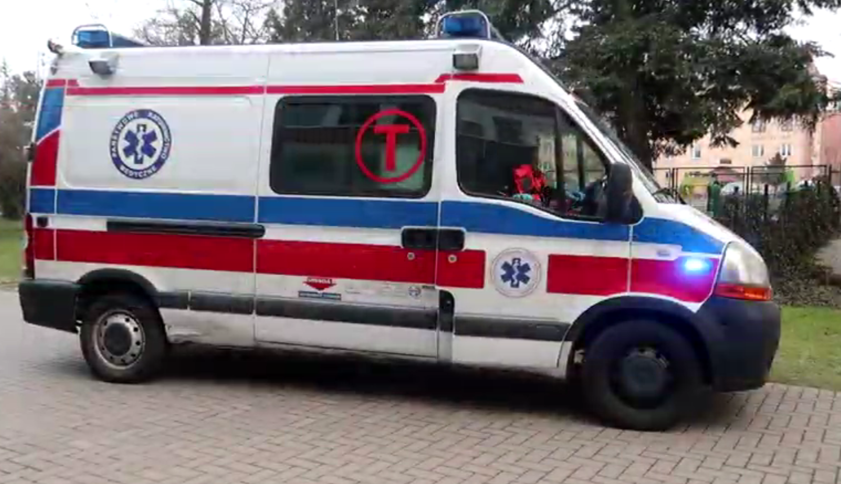 Masowe objawy zatrucia wśród dzieci. Na miejscu służby ratunkowe i policja