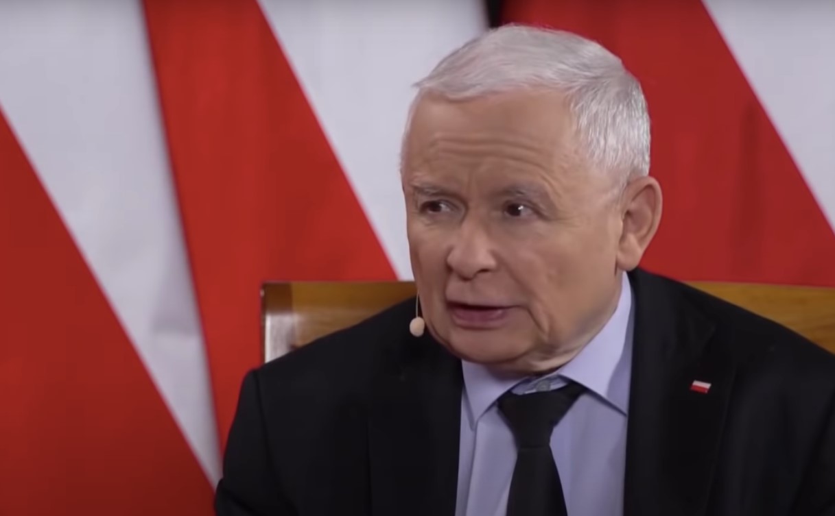 Weszli do domu Kaczyńskiego. Ten widok wywołał lawinę komentarzy